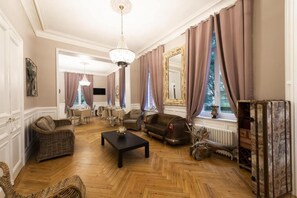 100-cm flat-screen TV with digital channels, TV - Domaine les tilleuls (Wailly-Beaucamp)