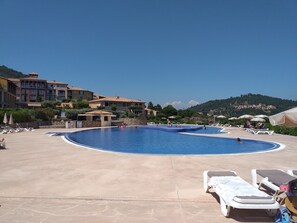 Outdoor pool - Apartment Le Hameau des Issambres, sea view of the Gulf of St Tropez (Les Issambres)
