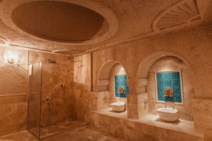 Regadera, regadera tipo lluvia, secadora de cabello, batas 