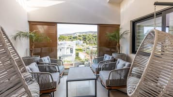 Junior Suite Side Sea View with Outdoor Jetted Tub | 露台