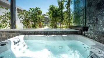 Junior Suite with Mountain View or Pool View & Outdoor Jetted Tub | Mountain view