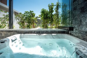 Junior Suite with Mountain View or Pool View & Outdoor Jetted Tub | Utsikt mot bergen