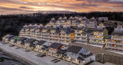 Cape Cod Style Resort Overlooking Beautiful Table Rock Lake!