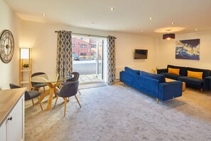 Flat-screen TV, offices - Host & Stay | West Cliff Retreat (Whitby)