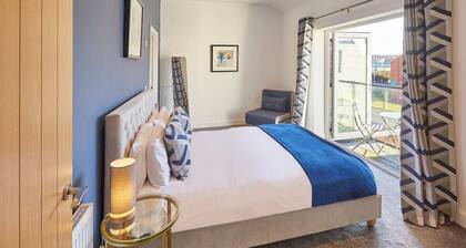Host & Stay | West Cliff Retreat
