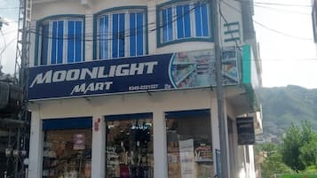 Mặt tiền nơi lưu trú