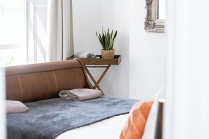 1 slaapkamer, een strijkplank/strijkijzer, gratis wifi, beddengoed