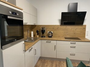 Réfrigérateur, four, plaque de cuisson, lave-vaisselle