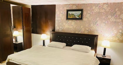 2 bedroom suites near mall road