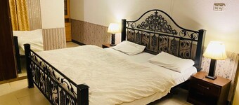 2 bedroom suites near mall road