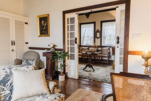 Habitación doble superior | Área de sala de estar