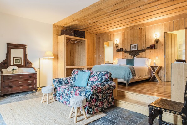 Deluxe Studio | 2 bedrooms, Egyptian cotton sheets, premium bedding, memory foam beds