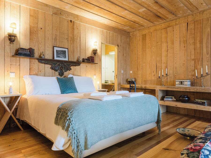 Deluxe Studio | Egyptian cotton sheets, premium bedding, memory foam beds