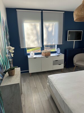 4 slaapkamers, een strijkplank/strijkijzer, reisbedje, gratis wifi