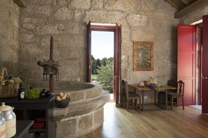 Maison familiale | Couette en duvet, fer et planche à repasser, lit de bébé portatif