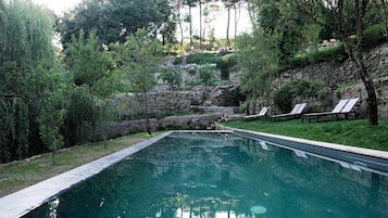 Piscina externa sazonal