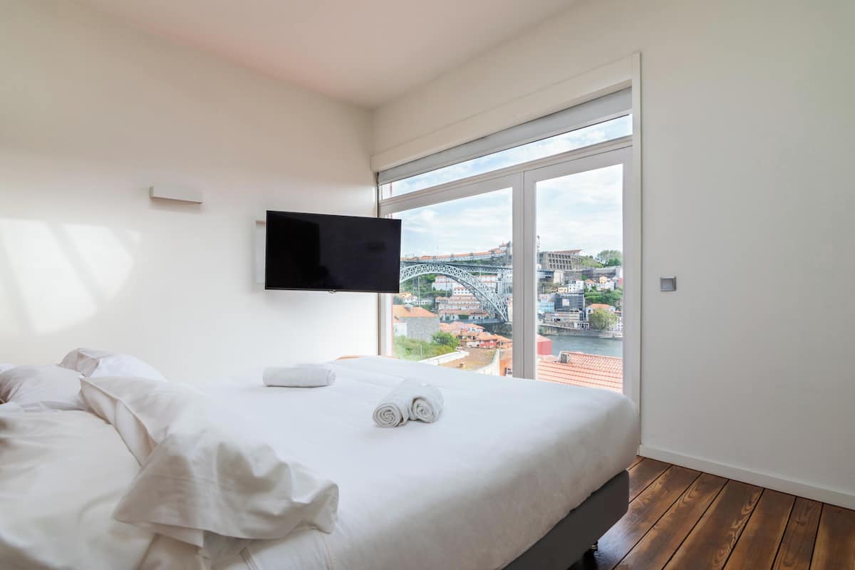 Suite, Private Bathroom, River View | Soundproofing, free WiFi, bed sheets