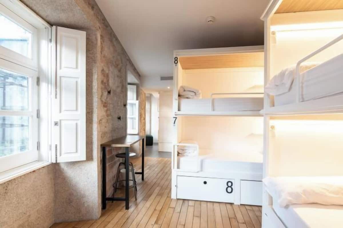 Soundproofing, free WiFi, bed sheets