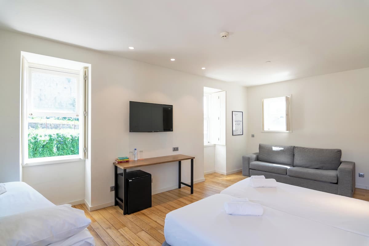 Soundproofing, free WiFi, bed sheets