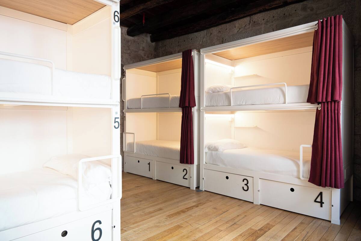 Soundproofing, free WiFi, bed sheets