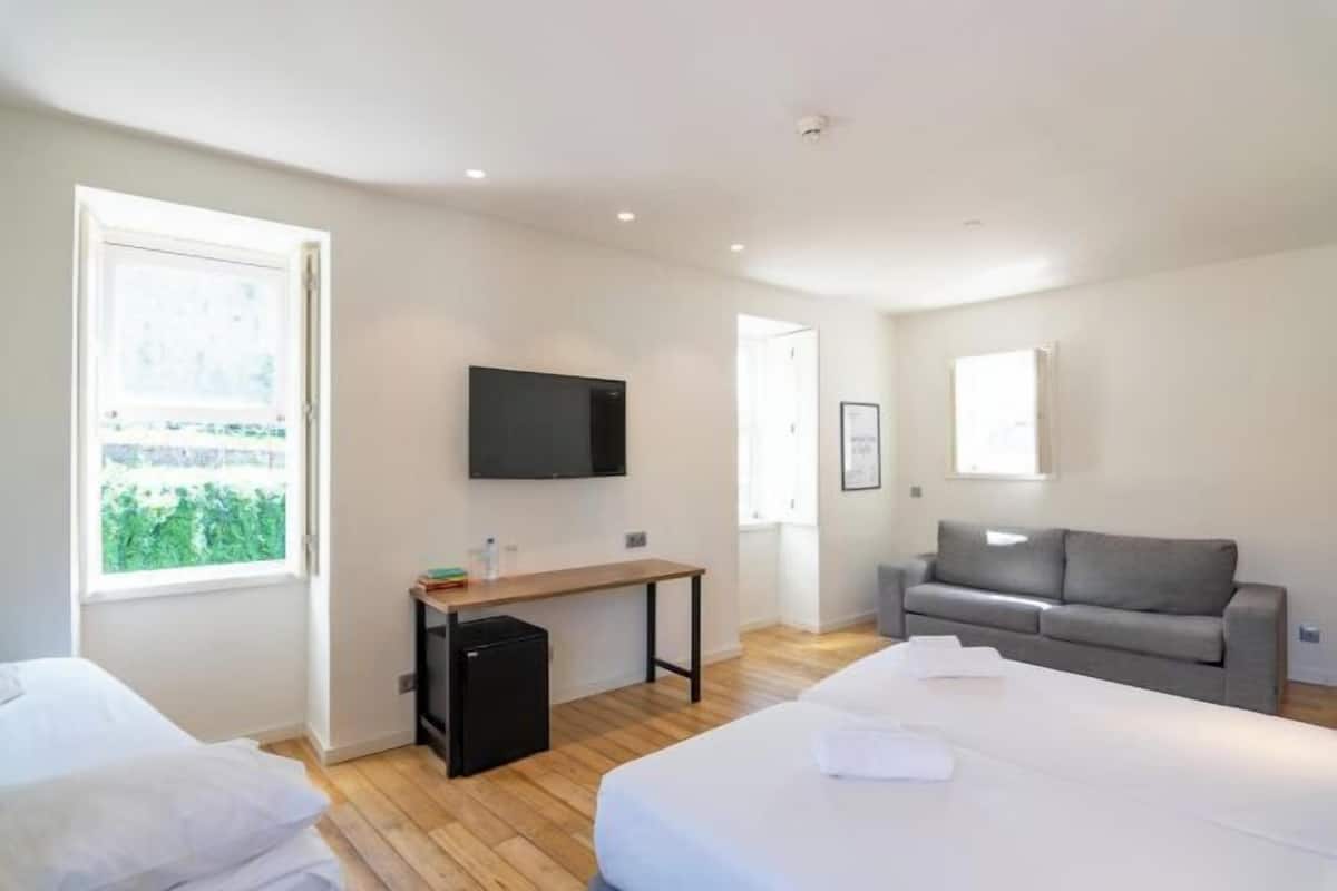 Soundproofing, free WiFi, bed sheets