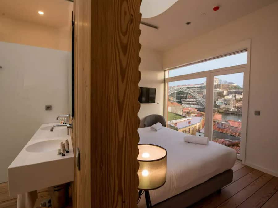 Sistema de insonorización, wifi gratis y ropa de cama