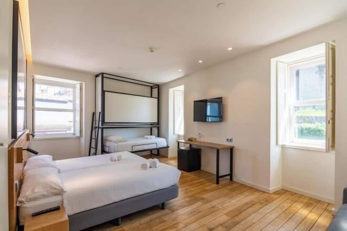 Soundproofing, free WiFi, bed sheets