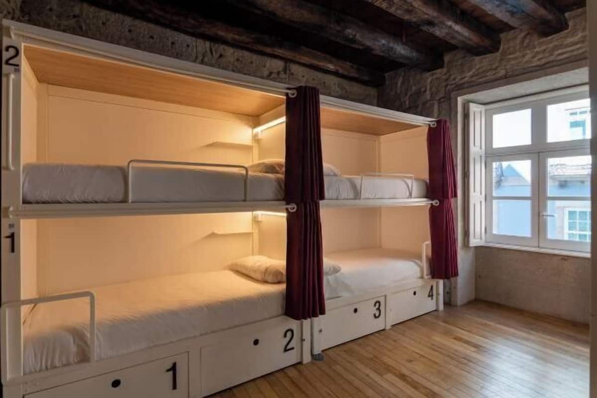 Soundproofing, free WiFi, bed sheets