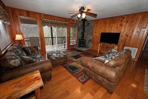 Smart TV, fireplace, stereo