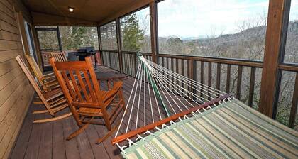 Close to Town • Mountain Views • Fast Wifi • Pet Friendly