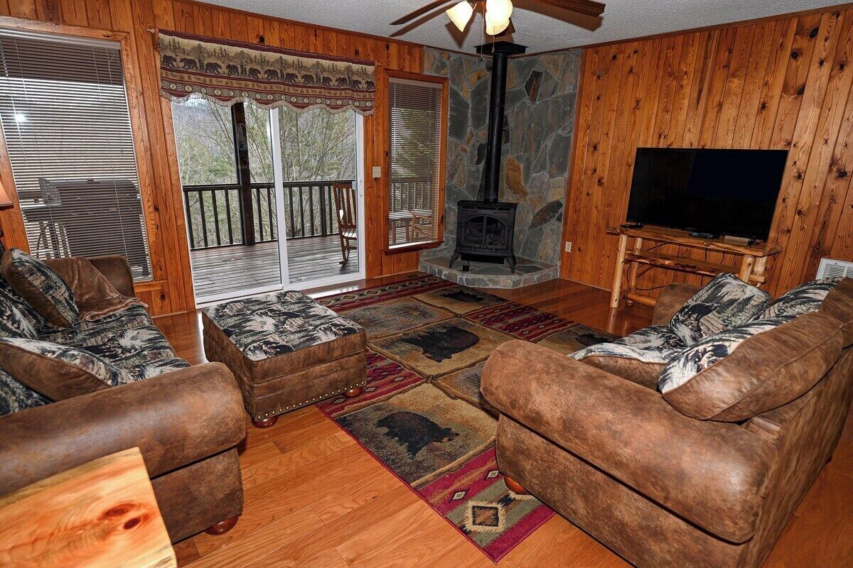 Smart TV, fireplace, stereo