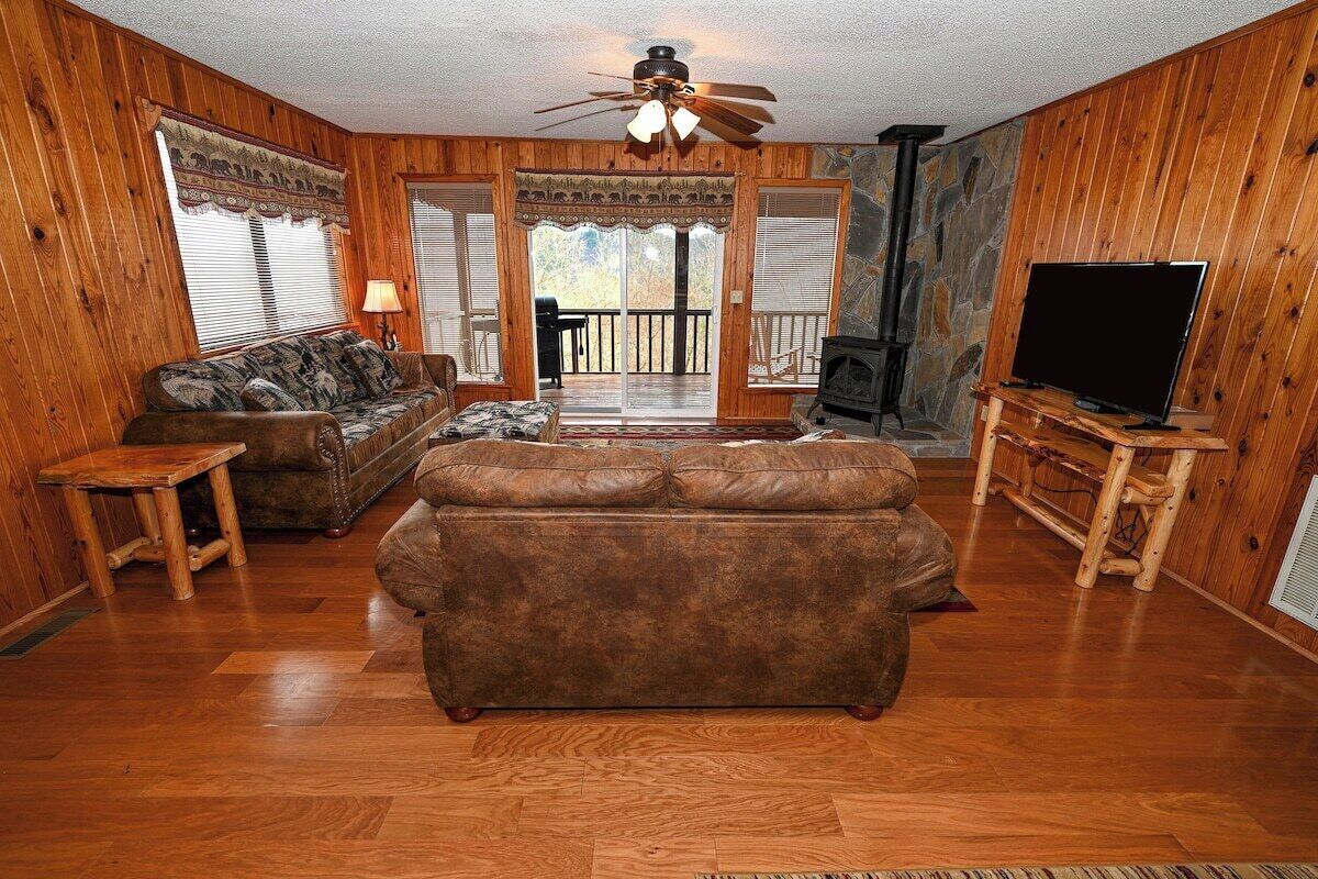 Smart TV, fireplace, stereo