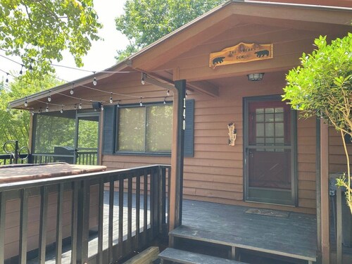 Close to Town • Mountain Views • Fast Wifi • Pet Friendly