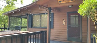 Close to Town • Mountain Views • Fast Wifi • Pet Friendly