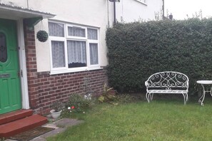 House | Property grounds - Homely 4-bed House in Manchester (Sale)