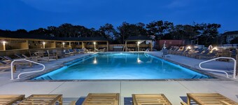 King & Bunk Beds, Beach Parking Pass, & Pets Stay Free