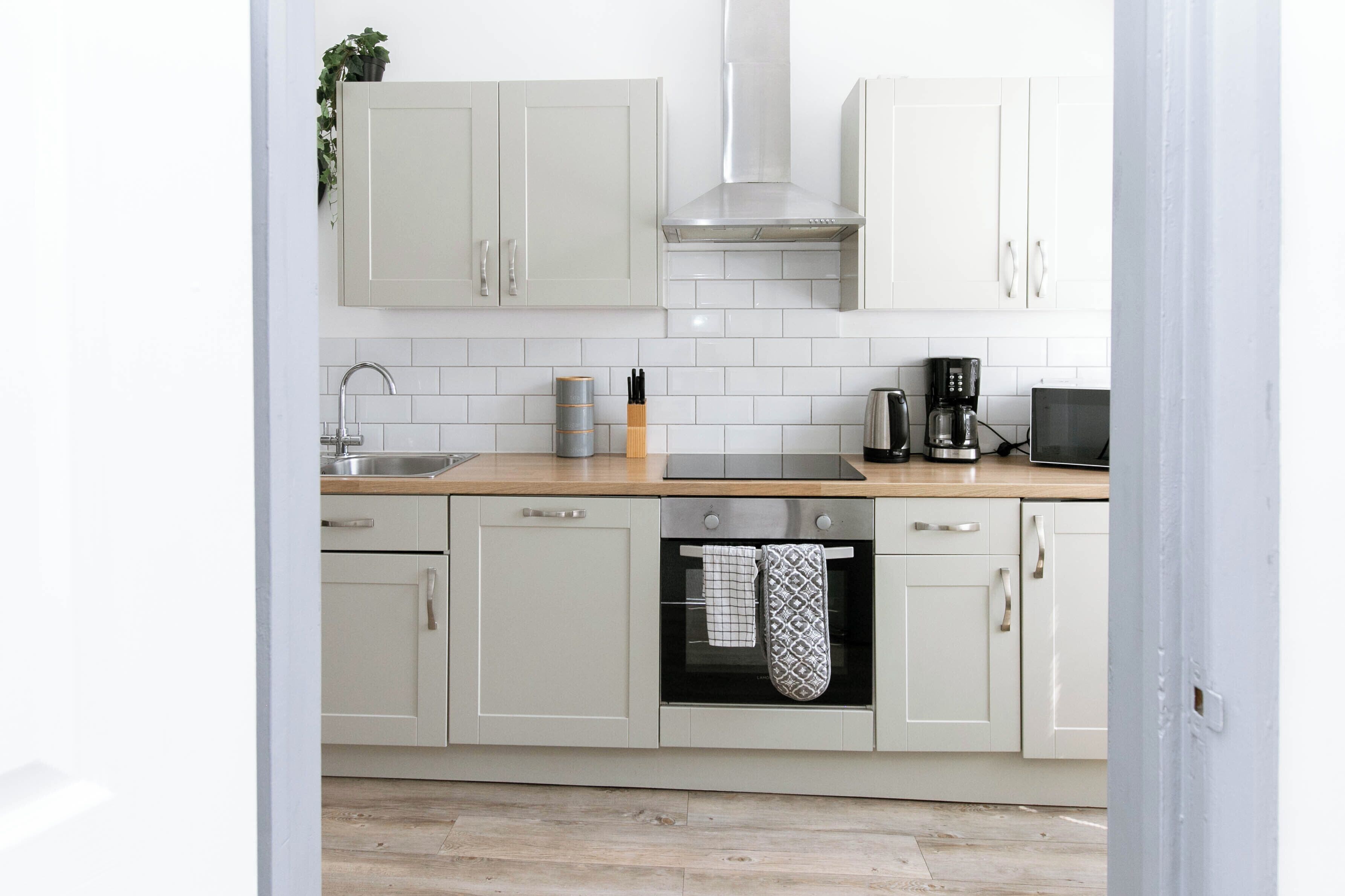 雪櫃、微波爐、焗爐、爐具