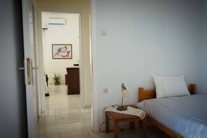 2 bedrooms, iron/ironing board, free WiFi, bed sheets - Kreta House - A Cretan House Located in the Main Square of Pompia Village (Pompia)