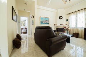 Interior - Kreta House - A Cretan House Located in the Main Square of Pompia Village (Pompia)