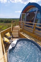 Cabana grand, 1 cama de casal e sofá-cama, banheira de imersão, vista para o vale | Terraço/pátio