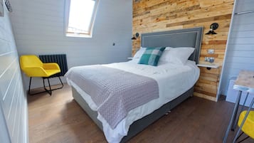 Grand Cabin, 1 Double Bed with Sofa bed, Hot Tub, Valley View
