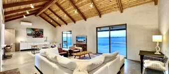 The Merit Camp: private modern ranch house w/pool just outside Marfa City limits