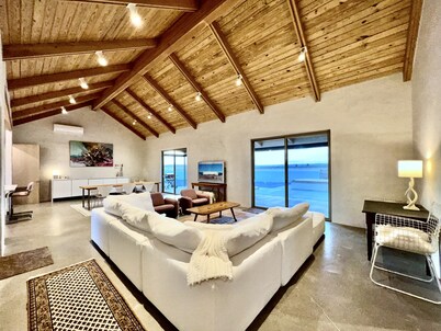 The Merit Camp: private modern ranch house w/pool just outside Marfa City limits