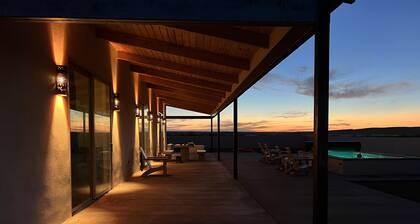 The Merit Camp: private modern ranch house w/pool just outside Marfa City limits