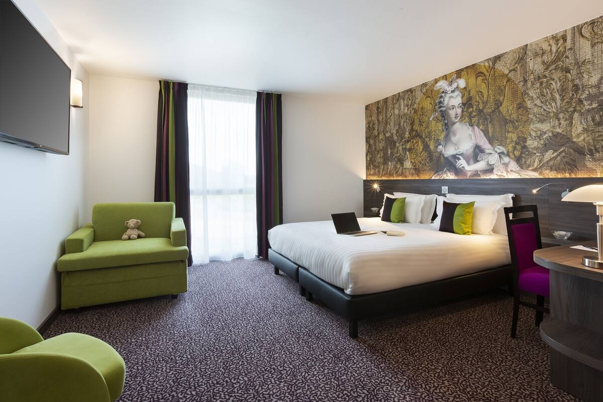 comfort triple room | 1 bedroom, in-room safe, desk, laptop workspace