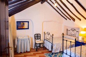 5 Schlafzimmer, Bügeleisen/Bügelbrett, Reisekinderbett, WLAN