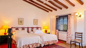 5 Schlafzimmer, Bügeleisen/Bügelbrett, Reisekinderbett, WLAN