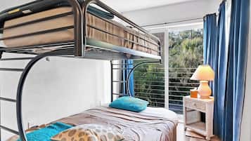 3 bedrooms, desk, travel crib, free WiFi