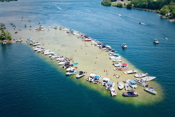 Lake Winnisquam sand bar - the place to be!