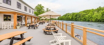 The Cove at Sylvan Beach - Pet friendly lakeside cottage with a pontoon boat!